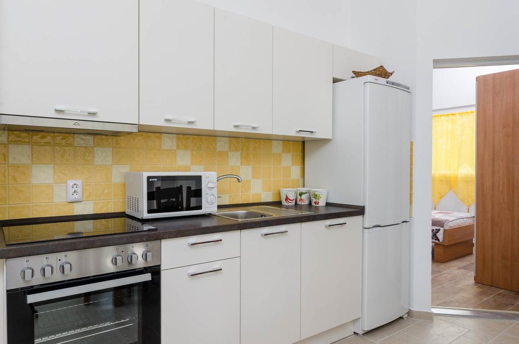 Apartments Mokalo 奥瑞比克 外观 照片