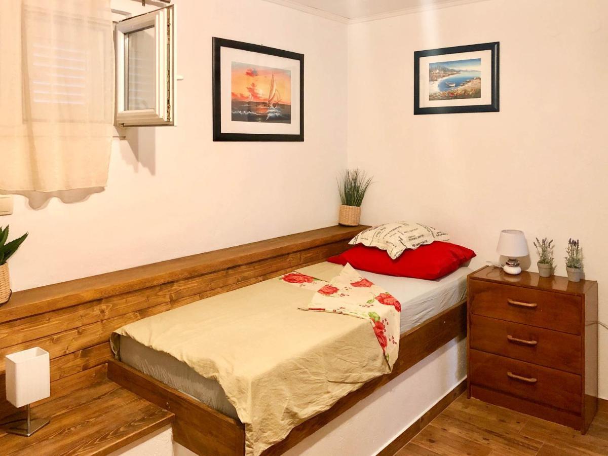 Apartments Mokalo 奥瑞比克 外观 照片